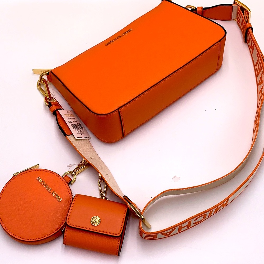 MICHAEL KORS JET SET TRAVEL SMALL SHOULDER CROSSBODY
BAG WITH TECH ATTCH AIRPOD - Picture 2 of 16